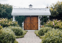 Những lưu ý khi chọn vị trí xây dựng nhà kho vườn (garden shed) Kho vườn làm điểm nhấn cho toàn khu vườn